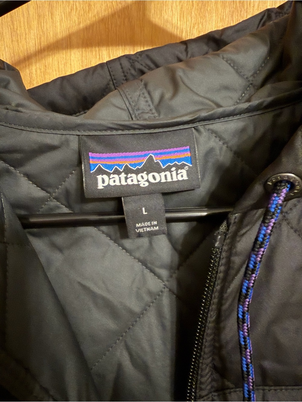 Patagonia Men’s Quilted Hooded Bomber Jacket - Black - Picture 3 of 5